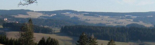 Blick vom Schmittenbach ob St. Peter nach Osten auf St.Märgen (links) und Thurner (rechts) am 10.2.2008