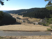 Blick nach S�den ins Sch�tzenbach �ber Birke (rechts) zum Diesenhof (Mitte) am 24.2.2008