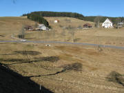 lick nach Norden von der B500 zum Dorerhof rechts am 24.2.2008 - Staatsberghof ganz rechts oben