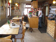 Clemens Beckert in seiner H�tte morgens um 11 Uhr am 11.11.2008