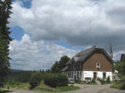 Blick nach Nordosten zu ehem Rathaus (Haus des Gastes) und Kirche von Blasiwald am 23.7.2008