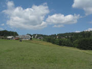 Blick nach Norden von Au�er-Urberg auf Urberg  am 25.7.2008