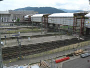 Blick nach Osten �ber die verkleidete Blaue Br�cke zum Kongresszentrum am 17.4.2008