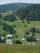 Tele-Blick von der Schanz nach S�den  �ber das Kirchlein von Weg  - oben H�user von Lehen
