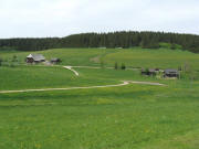 Blick vom Jockenh�usle (Winterh�usle) nach Nordwesten zum Jockenhof und Jockenm�hle (rechts) am 26.5.2008
