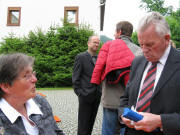 Maria Wehrle vom Bläsihof und Bürgermeister Rudolf Groß am 22.5.2008