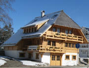 Blick nach Norden zum Ganter-Musterhaus an der B31 Hinterzarten am 6.3.2008