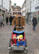 Blick zum Rathaus am 4.3.2008 mit Tristan + Finn (20 Monate jung)