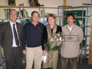 Dr. S. Büchner, Landrat a. D. J. Glaeser und Bürgermeister S. Wirbser (von links) beglückwünschen Landrätin Störr-Ritter zur Wahl als Chefin im Naturschutzzentrum am 2.3.2008