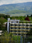 Tele-Blick vom Rebberg �ber Bad Krozingen zu den Windr�dern am Schauinsland am 1.5.2008