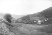 Blick nach S�den ins Kappler Tal um 1904: Kirche (rechts) und Gasthaus zum Kreuze (Mitte hinten)
