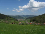 Blick vom Waldparkplatz bei der Kohlh�tte nach Norden �ber Siensbach Obertal am 3.5.2008