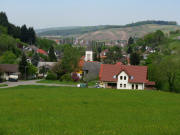 Tele-Blick nach Norden �ber Suggental zu Allmendbuck oberhalb von Buchholz am 3.5.2008