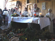 Pfarrer Enz am 5.10.2008 beim Erntedank in der Scheune des H�ttichenhofs