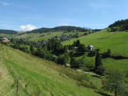 Blick nach Norden �ber Todtnauberg hoch zum St�benwasen am 24.8.2008