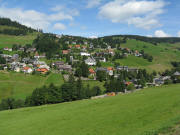 Blick nach Nordwesten �ber Todtnauberg hoch zum Radschert am 24.8.2008