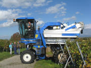 J�rgen Hintereck aus Merdingen in seinem Vollernter am 20.10.2008