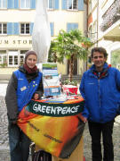 Julia Reygers und Piero Selo von Greenpeace Freiburg