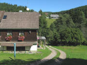 Blick nach Norden hoch zum Gemeindehof in M�hlingen am 9.9.2008