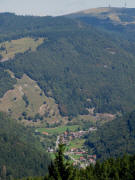 Tele-Blick vom Hasenhornturm am 27.8.2009 nach Nordosten über Brandenberg zum Feldberg