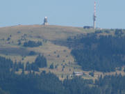 Tele-Blick vom Hasenhornturm am 27.8.2009 nach Nordosten  zum Feldberg - unten die St.Wilhelmer Hütte