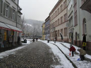 Blick nach Osten in die Gerberau zum Augustinerplatz am 14.2.2009 - Kinder spielen im Schnee
