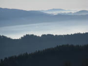 Tele-Blick vom Doldenhof am Kandelberg nach S�den �ber Horben und Windr�der am Schauinsland bis zum Blauen am 11.1.2009