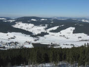 Tele-Blick vom Hochfirst am 25.1.2009 nach Nordwesten ins Spriegelsbach sowie Altenweg (links)