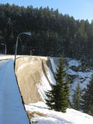 Blick nach Osten �ber die Staumauer am Schwarzabrucksee am 10.1.2009