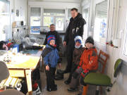 Josef Mayer, Ewald Zink mit Roman, Urs und Justin (von links) am 30.1.2009 im Lifth�usle Stollenbach
