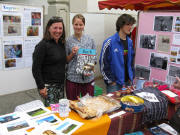 Martina B�hler, Lenja Haas und Jakob Ott am 11.7.2009 in Littenweiler - Peru