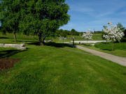 Schlange und Bl�hende B�ume im Skulpturenpark am 17.5.2009