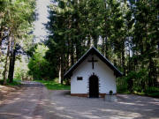 Blick nach Norden zur L�ffel-Kapelle am "Alten Staufer Weg" zwischen Staufen und Brenden am17.5.2009