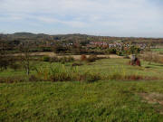 Blick nach Westen �ber Ettenheimweiler zum Heubergturm und Kahlenberg (links) am 27.10.2009
