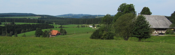 Blick nach Westen zu Burghof, Oberfallengrund, Vogtshansenhof und Klausenhof (von links) am 7.9.2009