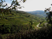 Blick nach S�dosten �ber Oberbergen zu Totenkopf und Vogelsangpa� (Mitte) am 15.10.2009