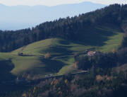 Tele-Blick vom Langeck ob St. Peter nach Osten zum Salzhof (links) und Molzenhof am 18.11.2009