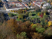 Tele-Blick vom Schlo�bergturm nach Westen runter zum Stadtgarten am 31.10.2009