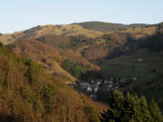 Blick vom Steinbrunnen nach Norden �ber Spielweg zum Helmiseck und Sittener Berg (oben links) am 19.11.2009