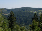 Tele-Blick nach Nordosten vom Ochsenhof �bers obere Elztal zu Rotenberg und Wilhelmsh�he (links) am 8.9.2009