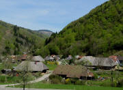Blick nach Norden auf Geschwend am 29.4.2010 - Bauernh�fe