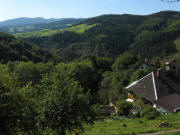 Blick von Elbenschwand-Vorderdorf nach S�dwesten auf Schwand (links) und Hohenegg am 20.9.2010