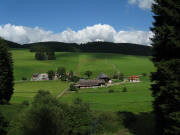 Blick nach Osten zum Hilpertenhof und Kettererhof (links) am 1.9.2010