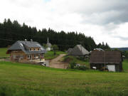Blick vom Westweg nach Osten zu Martinskapelle, Lukase-H�usle und Kolmenhof (von links) am 29.8.2010