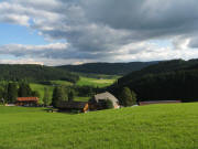 Blick nach S�den �ber den Salenhof bis hin zum Schachenbauernhof am 1.9.2010