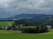 Blick nach Westen �ber Schweigh�fe zum Kandel am 29.8.2010