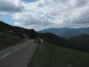Freundstein 9.8.2010: Blick nach Westen zur Ferme Auberge sowie zum Grand Ballon ganz hinten