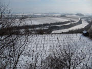 Blick vom Berg nach Osten zur Erentrudiskapelle am 16.2.2010 - links Munzingen