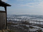 Blick von der Erentrudiskapelle nach Osten am 16.2.2010 �ber Mengen zum Batzenberg
