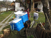 Fahrradtransport am 4.3.2010: Vier Mülleimer und eine Kaffeemaschine